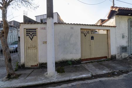 Casa à venda com 162m², 2 quartos e 3 vagas Casa à venda com 162m², 2 quartos e 3 vagasFachada