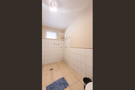 Casa para alugar com 440m², 5 quartos e 6 vagas Casa para alugar com 440m², 5 quartos e 6 vagasBanheiro social