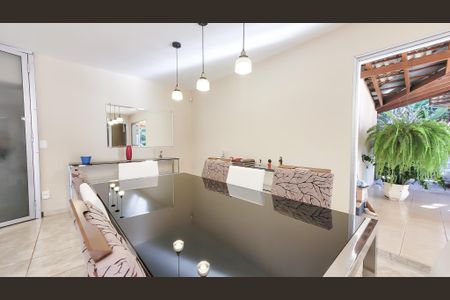 Casa para alugar com 440m², 5 quartos e 6 vagas Casa para alugar com 440m², 5 quartos e 6 vagasSala