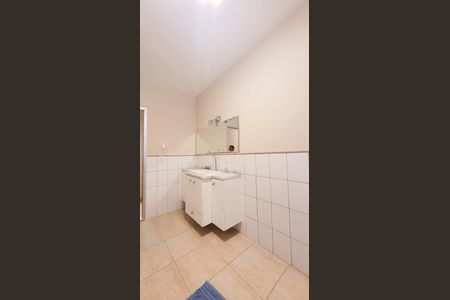 Casa para alugar com 440m², 5 quartos e 6 vagas Casa para alugar com 440m², 5 quartos e 6 vagasBanheiro social