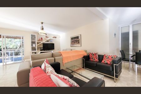 Casa para alugar com 440m², 5 quartos e 6 vagas Casa para alugar com 440m², 5 quartos e 6 vagasSala