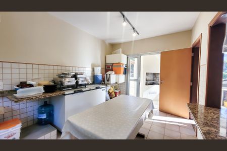 Casa para alugar com 440m², 5 quartos e 6 vagas Casa para alugar com 440m², 5 quartos e 6 vagasCozinha da Área gourmet