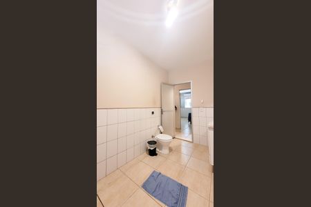 Casa para alugar com 440m², 5 quartos e 6 vagas Casa para alugar com 440m², 5 quartos e 6 vagasBanheiro social