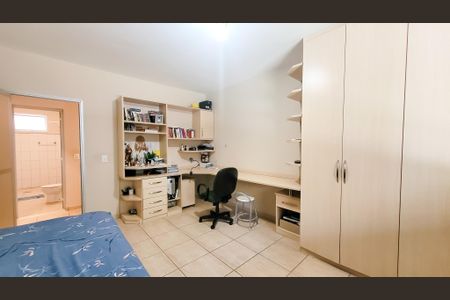 Casa para alugar com 440m², 5 quartos e 6 vagas Casa para alugar com 440m², 5 quartos e 6 vagasQuarto 2