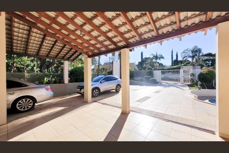 Casa para alugar com 440m², 5 quartos e 6 vagas Casa para alugar com 440m², 5 quartos e 6 vagasGaragem