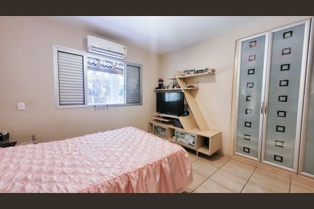 Casa para alugar com 440m², 5 quartos e 6 vagas Casa para alugar com 440m², 5 quartos e 6 vagasSuíte