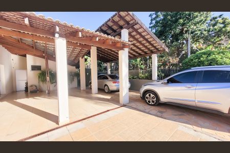 Casa para alugar com 440m², 5 quartos e 6 vagas Casa para alugar com 440m², 5 quartos e 6 vagasGaragem