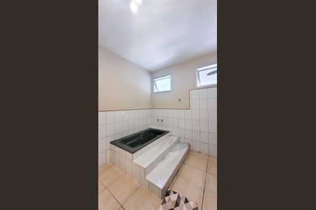 Casa para alugar com 440m², 5 quartos e 6 vagas Casa para alugar com 440m², 5 quartos e 6 vagasBanheiro Suíte