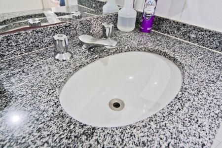 Apartamento à venda com 57m², 2 quartos e 1 vaga Apartamento à venda com 57m², 2 quartos e 1 vagaBanheiro Social