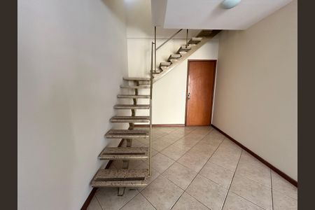 Apartamento à venda com 175m², 3 quartos e 2 vagasEscada
