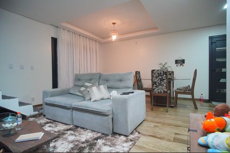 Casa à venda com 270m², 3 quartos e 3 vagasSala