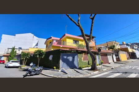 Casa à venda com 208m², 3 quartos e 5 vagas Casa à venda com 208m², 3 quartos e 5 vagasFachada