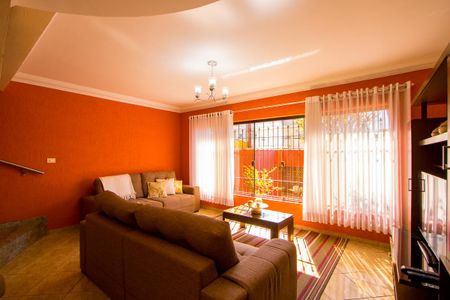 Casa à venda com 208m², 3 quartos e 5 vagas Casa à venda com 208m², 3 quartos e 5 vagasSala de TV