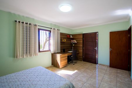 Casa à venda com 208m², 3 quartos e 5 vagas Casa à venda com 208m², 3 quartos e 5 vagasQuarto 3