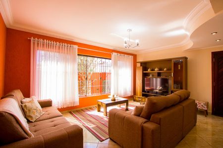 Casa à venda com 208m², 3 quartos e 5 vagas Casa à venda com 208m², 3 quartos e 5 vagasSala de TV