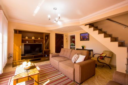 Casa à venda com 208m², 3 quartos e 5 vagas Casa à venda com 208m², 3 quartos e 5 vagasSala de TV