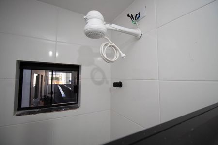 Banheiro de apartamento para alugar com 1 quarto, 35m² em Recanto das Emas, Brasília