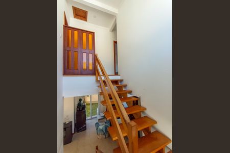 Casa de condomínio para alugar com 175m², 3 quartos e 3 vagas Casa de condomínio para alugar com 175m², 3 quartos e 3 vagasEscadas