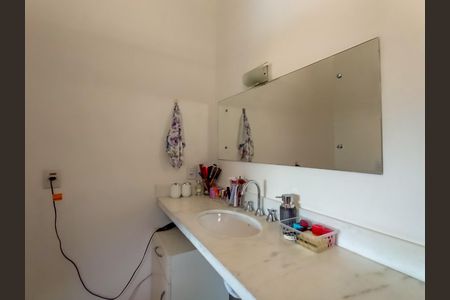 Casa de condomínio para alugar com 175m², 3 quartos e 3 vagas Casa de condomínio para alugar com 175m², 3 quartos e 3 vagasBanheiro suite 2