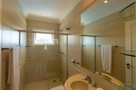 Casa de condomínio para alugar com 850m², 5 quartos e 5 vagas Casa de condomínio para alugar com 850m², 5 quartos e 5 vagasBanheiro da Suíte 3