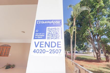Casa de condomínio à venda com 130m², 3 quartos e 3 vagas Casa de condomínio à venda com 130m², 3 quartos e 3 vagasPlaca