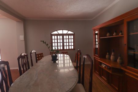 Casa de condomínio à venda com 130m², 3 quartos e 3 vagas Casa de condomínio à venda com 130m², 3 quartos e 3 vagasSala