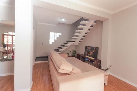 Casa de condomínio à venda com 130m², 3 quartos e 3 vagas Casa de condomínio à venda com 130m², 3 quartos e 3 vagasSala