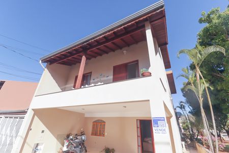 Casa de condomínio à venda com 130m², 3 quartos e 3 vagas Casa de condomínio à venda com 130m², 3 quartos e 3 vagasFachada