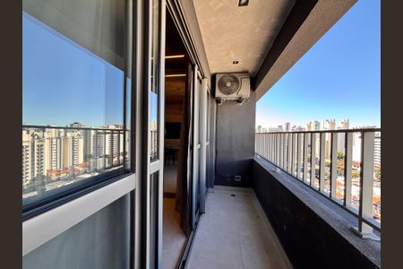 Studio para alugar com 27m², 1 quarto e sem vaga Studio para alugar com 27m², 1 quarto e sem vagaVaranda