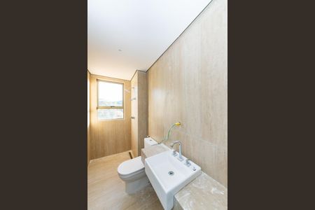 Apartamento à venda com 323m², 4 quartos e 4 vagasBanheiro da Suíte 3