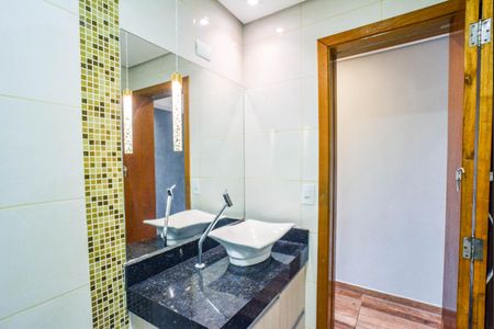 Casa para alugar com 70m², 2 quartos e sem vaga Casa para alugar com 70m², 2 quartos e sem vagaBanheiro Social