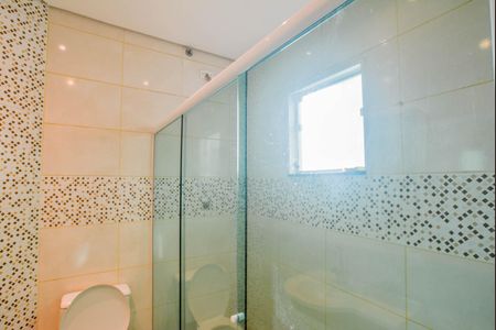 Banheiro da Suíte 1 de casa para alugar com 2 quartos, 70m² em Vila Suíça, Santo André