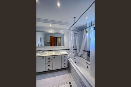 Apartamento à venda com 187m², 3 quartos e 3 vagasBanheiro da Suíte