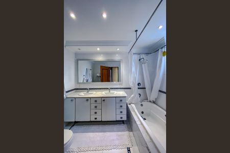 Apartamento à venda com 187m², 3 quartos e 3 vagasBanheiro da Suíte