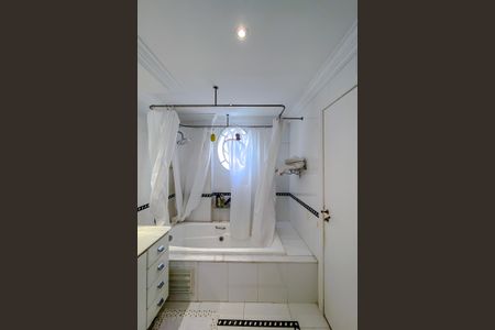 Apartamento à venda com 187m², 3 quartos e 3 vagasBanheiro da Suíte