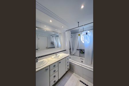 Apartamento à venda com 187m², 3 quartos e 3 vagasBanheiro da Suíte