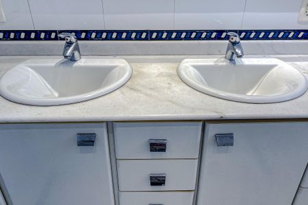 Apartamento à venda com 187m², 3 quartos e 3 vagasBanheiro da Suíte