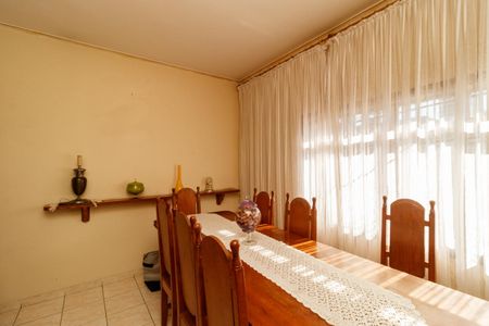 Casa à venda com 350m², 4 quartos e 2 vagasSala