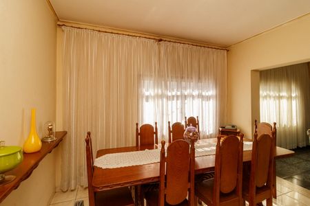 Casa à venda com 350m², 4 quartos e 2 vagasSala