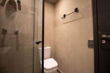 Banheiro de apartamento para alugar com 1 quarto, 25m² em Jardim das Acacias, São Paulo