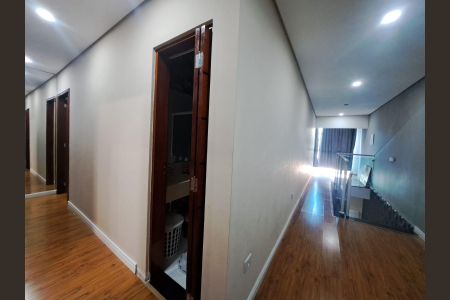 Casa à venda com 270m², 3 quartos e 2 vagasCorredor