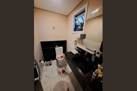 Casa à venda com 270m², 3 quartos e 2 vagasLavabo