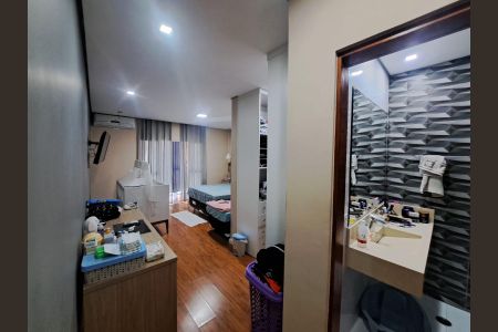 Casa à venda com 270m², 3 quartos e 2 vagasSuíte