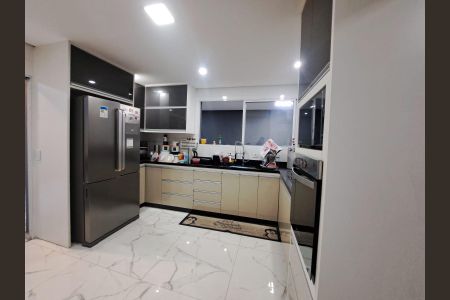 Casa à venda com 270m², 3 quartos e 2 vagasCozinha