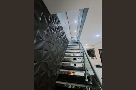 Casa à venda com 270m², 3 quartos e 2 vagasEscada