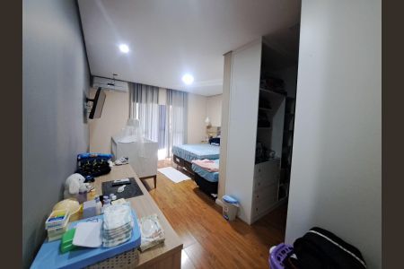 Casa à venda com 270m², 3 quartos e 2 vagasSuíte