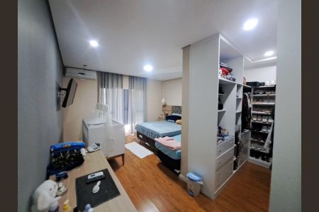 Casa à venda com 270m², 3 quartos e 2 vagasSuíte