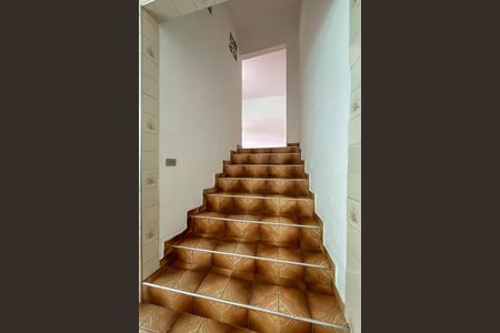 Casa para alugar com 62m², 2 quartos e sem vaga Casa para alugar com 62m², 2 quartos e sem vagaEscada