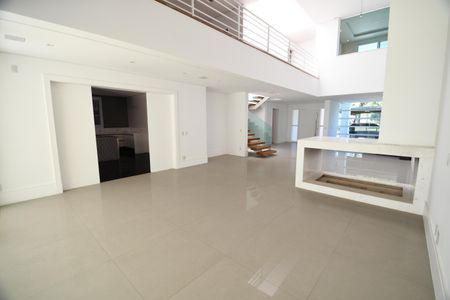 Casa de condomínio para alugar com 700m², 4 quartos e 6 vagasSala 1