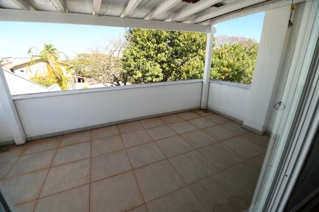 Casa de condomínio para alugar com 700m², 4 quartos e 6 vagasSacada da Suíte 1